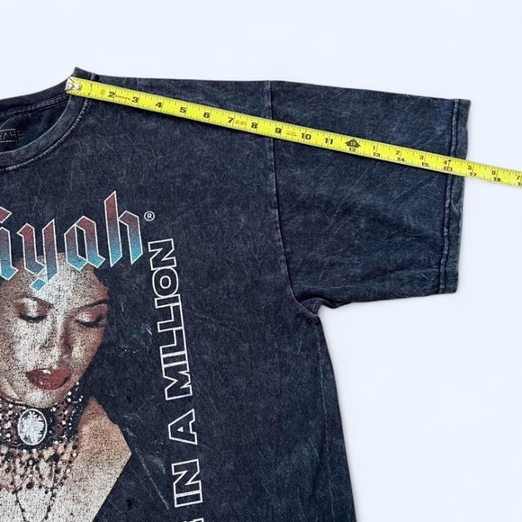 Distressed Aaliyah Tribute Tee - Picture 8 of 8
